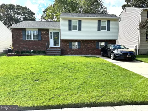 7910 Kings Bench Pl, Pasadena, MD 21122
