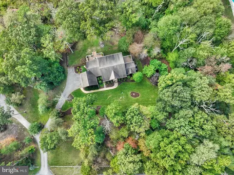 View/Area - 8345 Forest Glen Dr, Pasadena, MD 21122 photo 2 of 12