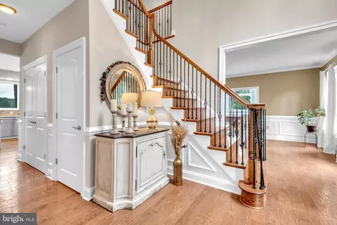 Entry Way - 8345 Forest Glen Dr, Pasadena, MD 21122 photo 6 of 13