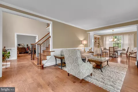 Entry Way - 8345 Forest Glen Dr, Pasadena, MD 21122 photo 4 of 13