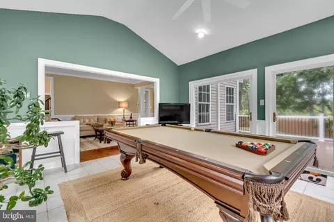 Entry Way - 8345 Forest Glen Dr, Pasadena, MD 21122 photo 5 of 13