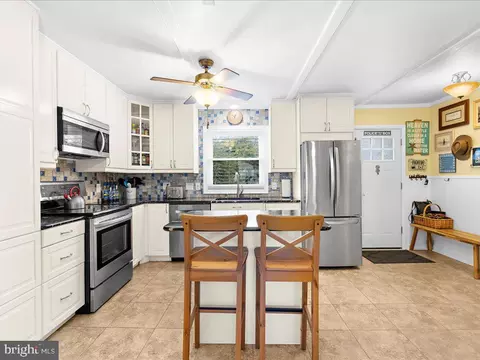 2168 Lake Dr, Pasadena, MD 21122 photo 12