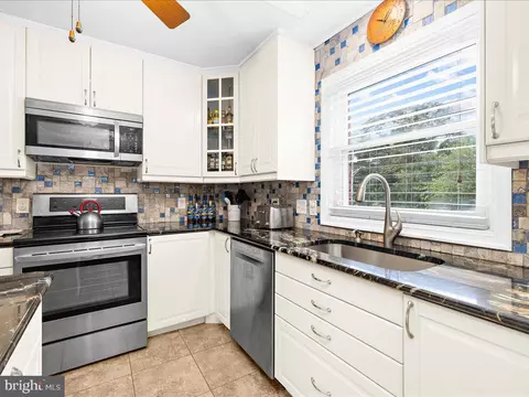 2168 Lake Dr, Pasadena, MD 21122 photo 14