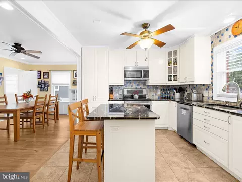 2168 Lake Dr, Pasadena, MD 21122 photo 5