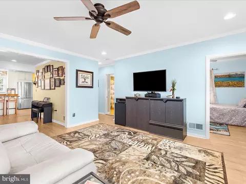 2168 Lake Dr, Pasadena, MD 21122 photo 20