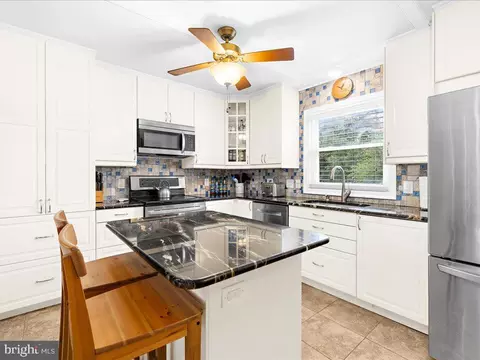 2168 Lake Dr, Pasadena, MD 21122 photo 7