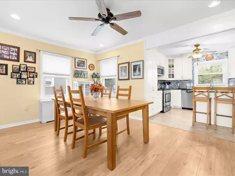 2168 Lake Dr, Pasadena, MD 21122 photo 16