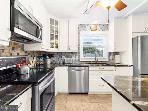 2168 Lake Dr, Pasadena, MD 21122 photo 13