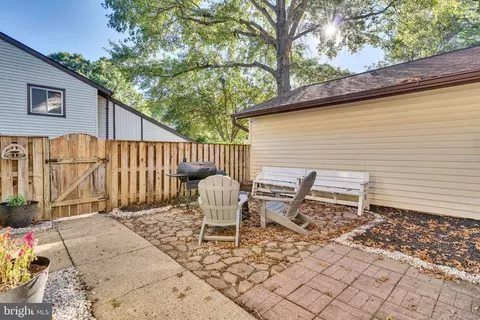 Exterior - 2045 Friendly Pl, Crofton, MD 21114 photo 2 of 3