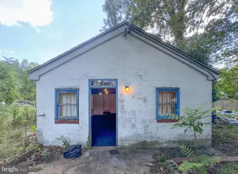 189 Mountain Rd, Pasadena, MD 21122