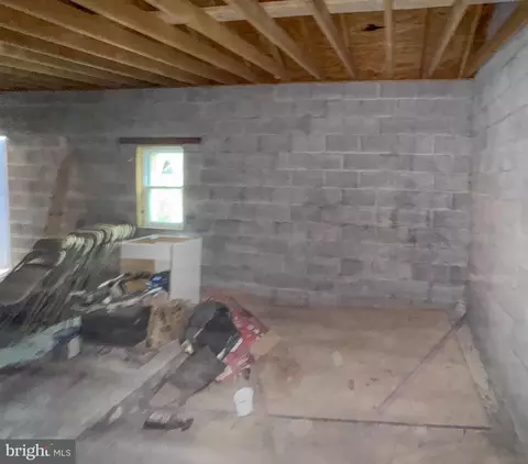 Entry Way - 189 Mountain Rd, Pasadena, MD 21122 photo 2 of 2