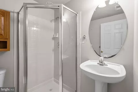 Bath - 1107 Arrowleaf Ct, Crofton, MD 21114 photo 3 of 3