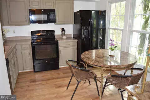 Kitchen - 1208 Seminole Dr, Arnold, MD 21012 photo 2 of 4