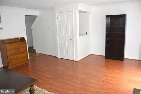 Living - 1208 Seminole Dr, Arnold, MD 21012 photo 3 of 7