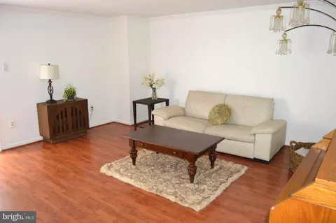 Living - 1208 Seminole Dr, Arnold, MD 21012 photo 4 of 7