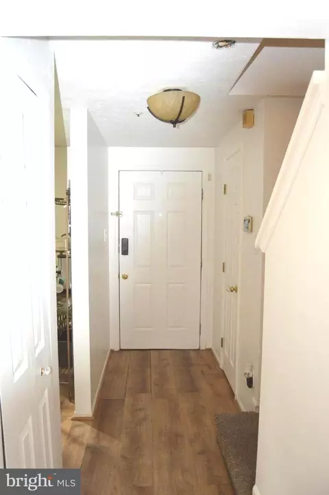 Entry Way - 1208 Seminole Dr, Arnold, MD 21012 photo 1 of 4