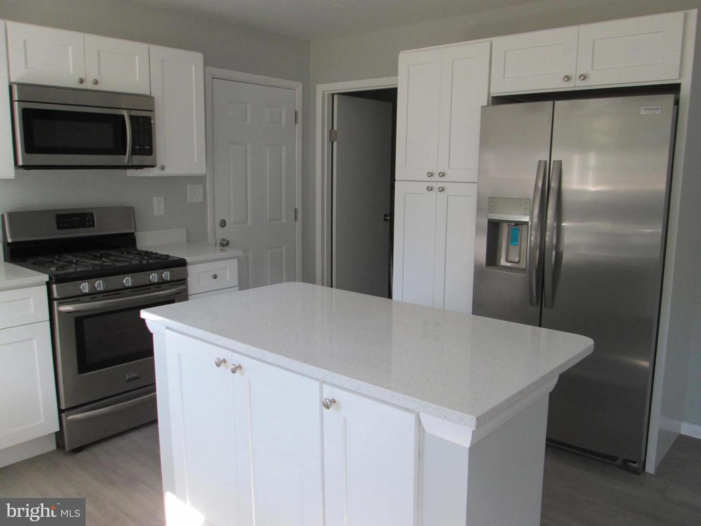 7972 Catherine Ave, Pasadena, MD 21122 photo 3
