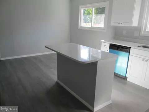 7972 Catherine Ave, Pasadena, MD 21122 photo 5