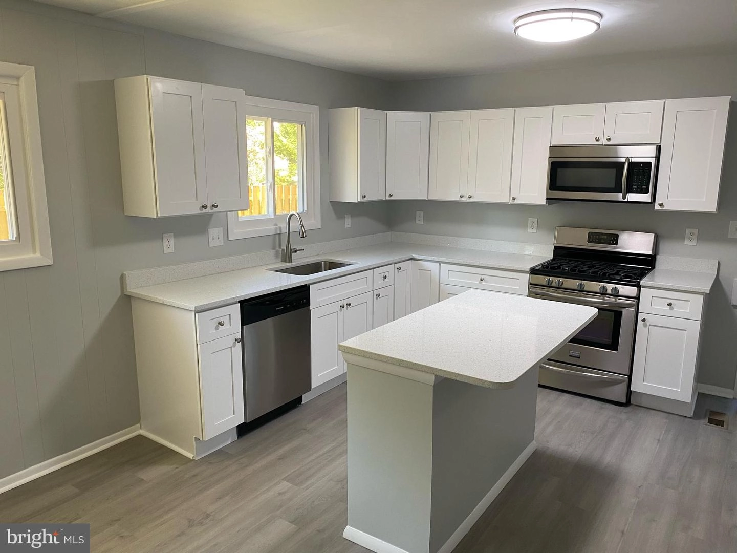 7972 Catherine Ave, Pasadena, MD 21122 photo 1