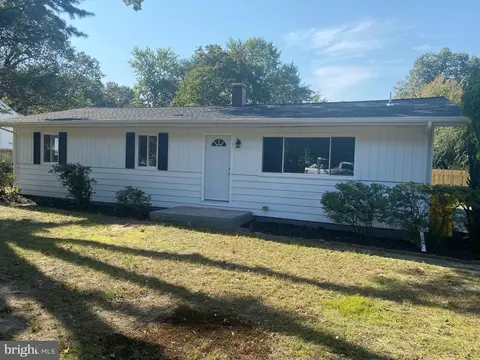 7972 Catherine Ave, Pasadena, MD 21122 photo 2
