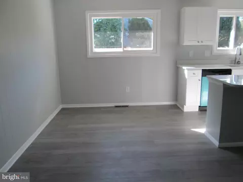 7972 Catherine Ave, Pasadena, MD 21122 photo 6