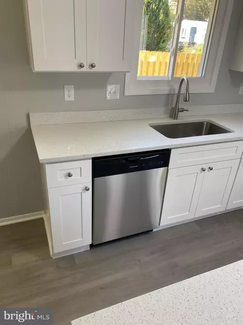 7972 Catherine Ave, Pasadena, MD 21122 photo 4