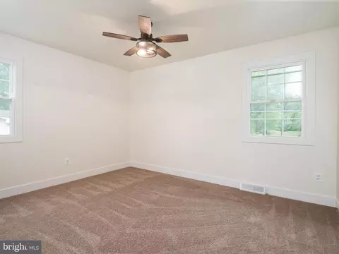 590 Pine Dr, Pasadena, MD 21122 photo 13