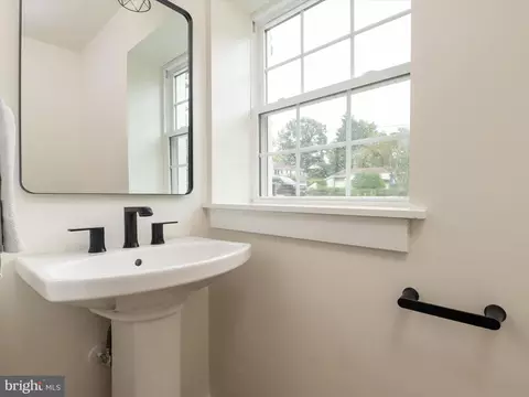 590 Pine Dr, Pasadena, MD 21122 photo 23