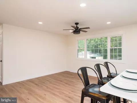 590 Pine Dr, Pasadena, MD 21122 photo 6
