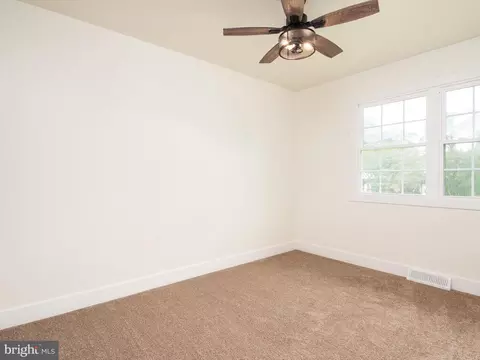 590 Pine Dr, Pasadena, MD 21122 photo 18