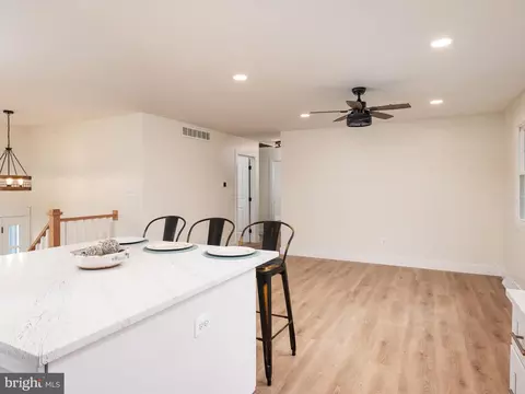 590 Pine Dr, Pasadena, MD 21122 photo 7
