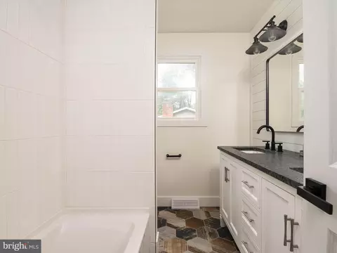 590 Pine Dr, Pasadena, MD 21122 photo 15