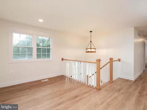 590 Pine Dr, Pasadena, MD 21122 photo 10