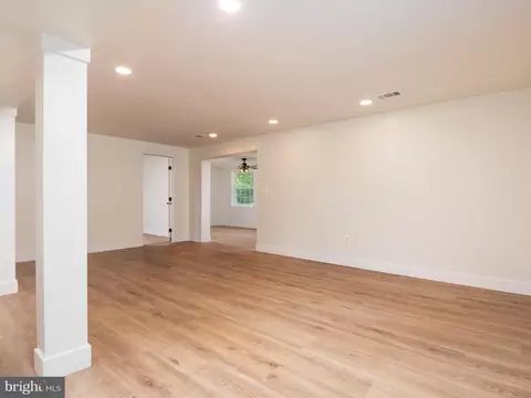 590 Pine Dr, Pasadena, MD 21122 photo 24
