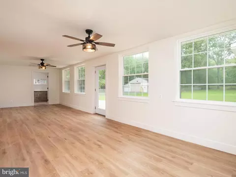 590 Pine Dr, Pasadena, MD 21122 photo 32
