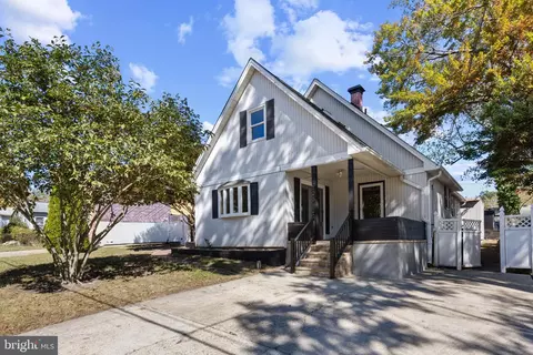 1725 Chesapeake Dr, Edgewater, MD 21037