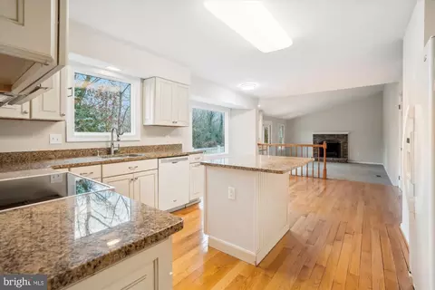 Kitchen - 342 Cottswold Pl, Riva, MD 21140 photo 2 of 2