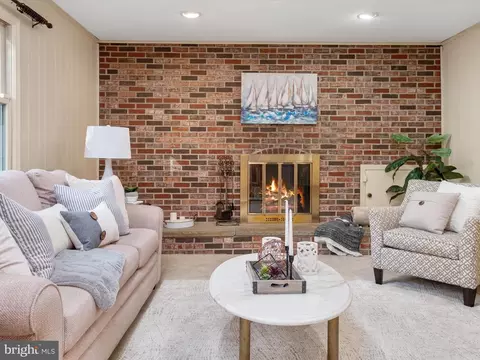 Living - 1620 Comanche Rd, Arnold, MD 21012 photo 2 of 4