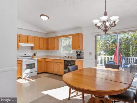 369 Metropolitan Blvd, Pasadena, MD 21122 photo 8