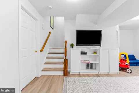 Entry Way - 716 Pine Drift Dr, Odenton, MD 21113 photo 3 of 6