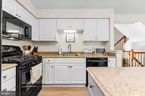 Kitchen - 716 Pine Drift Dr, Odenton, MD 21113 photo 4 of 5