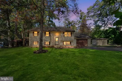 1052 Hampton Dr, Crownsville, MD 21032