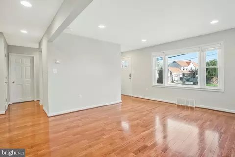 Living - 1 Colonial Dr, Linthicum, MD 21090 photo 2 of 5