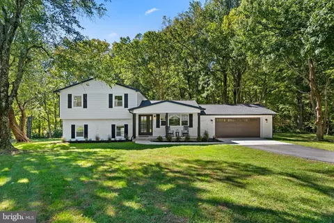 5212 Cottonwood Dr, Lothian, MD 20711