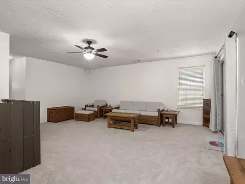 8011 Apple Valley Dr, Pasadena, MD 21122 photo 6