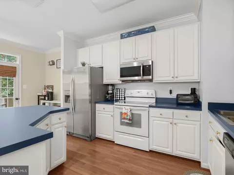 8011 Apple Valley Dr, Pasadena, MD 21122 photo 20