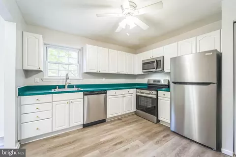 Kitchen - 658 Cedar Dr, Pasadena, MD 21122 photo 2 of 2