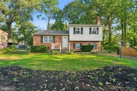 658 Cedar Dr, Pasadena, MD 21122