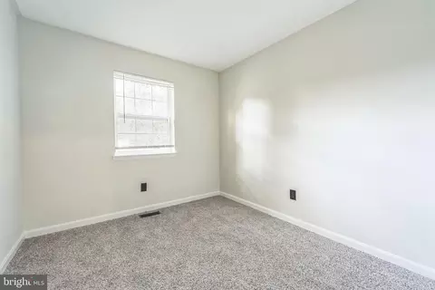 Bedroom - 658 Cedar Dr, Pasadena, MD 21122 photo 2 of 2