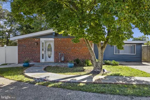 327 Gloucester Dr, Glen Burnie, MD 21061